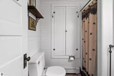 Bath - 3182 Twin Pine Rd, Grayling, MI 49738 photo 7 of 7