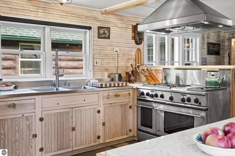 Kitchen - 3182 Twin Pine Rd, Grayling, MI 49738 photo 4 of 8