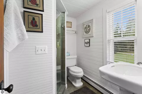 Bath - 3182 Twin Pine Rd, Grayling, MI 49738 photo 3 of 7