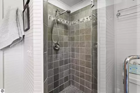 Bath - 3182 Twin Pine Rd, Grayling, MI 49738 photo 4 of 7