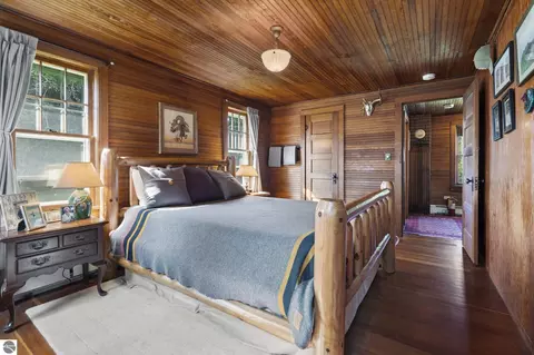 Bedroom - 3182 Twin Pine Rd, Grayling, MI 49738 photo 6 of 7