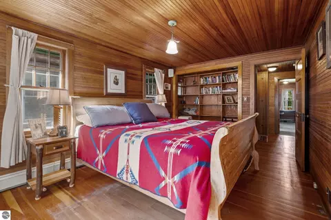 Bedroom - 3182 Twin Pine Rd, Grayling, MI 49738 photo 4 of 7
