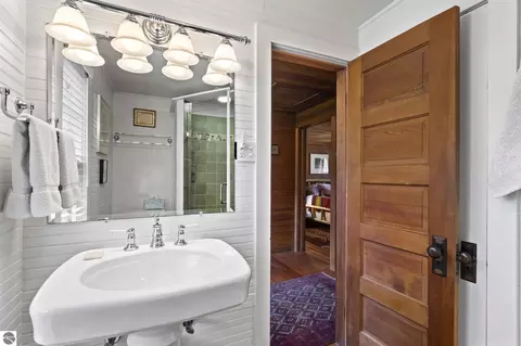 Bath - 3182 Twin Pine Rd, Grayling, MI 49738 photo 5 of 7