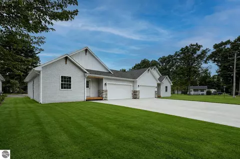 1704 Woodward Ave, Traverse City, MI 49686