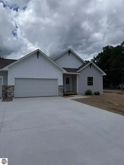 1706 Woodward Ave, Traverse City, MI 49686