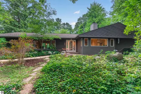 1819 Timber Lane Dr, Traverse City, MI 49686