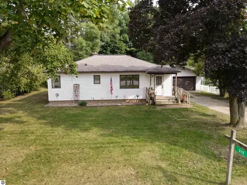 516 Fenton St, Kingsley, MI 49649