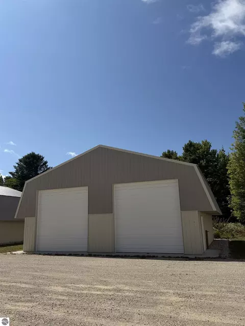 69126914 Clipper Ave, Kewadin, MI 49648