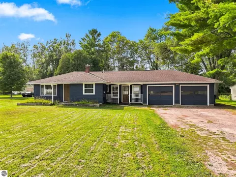 3221 N Four Mile Rd, Traverse City, MI 49686