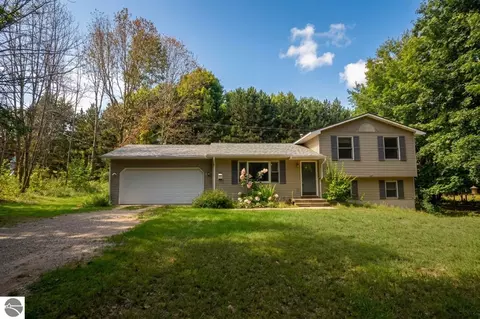 6594 Summit City Rd, Kingsley, MI 49649