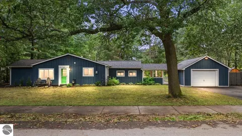 740 Fern St, Traverse City, MI 49686