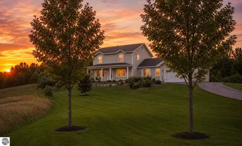 834 Shamrock Ln, Traverse City, MI 49696
