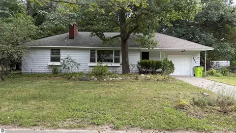 627 Belmont Dr, Traverse City, MI 49686