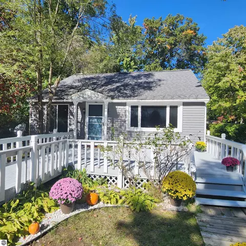 915 Baldwin, Traverse City, MI 49686