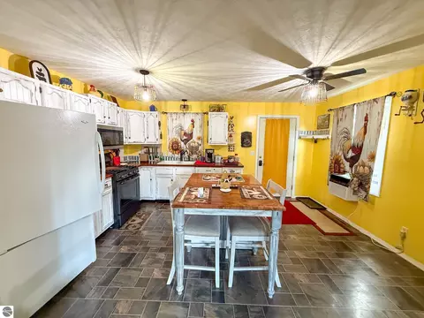 Kitchen - 116 Hilltop Dr, Roscommon, MI 48653 photo 2 of 3
