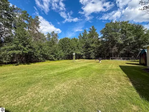 Exterior - 116 Hilltop Dr, Roscommon, MI 48653 photo 6 of 8