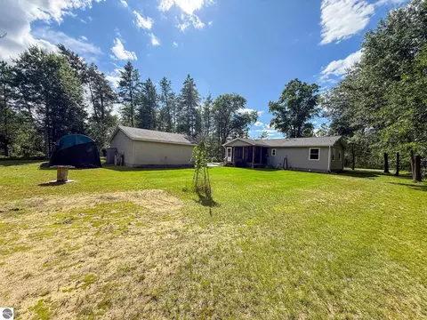 Exterior - 116 Hilltop Dr, Roscommon, MI 48653 photo 8 of 8