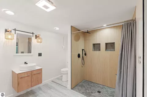 Bath - 10076 Harmony Dr, Interlochen, MI 49643 photo 3 of 3