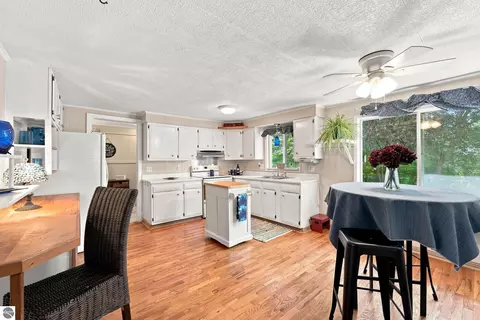 Kitchen - 1828 Outer Dr, Interlochen, MI 49643 photo 3 of 4