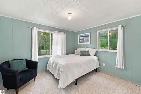 Bedroom - 1828 Outer Dr, Interlochen, MI 49643 photo 7 of 9