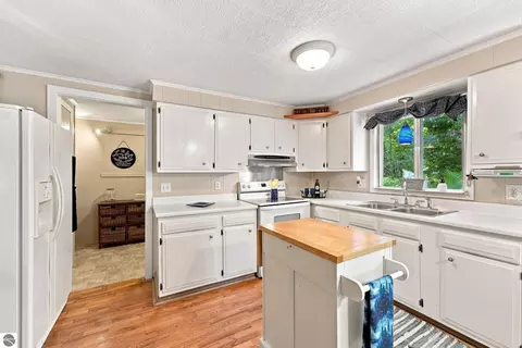 Kitchen - 1828 Outer Dr, Interlochen, MI 49643 photo 4 of 4