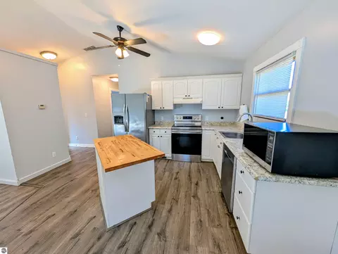 Kitchen - 903 W Deer Rd, Gladwin, MI 48624 photo 3 of 4