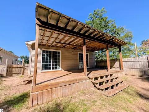 Exterior - 903 W Deer Rd, Gladwin, MI 48624 photo 5 of 11