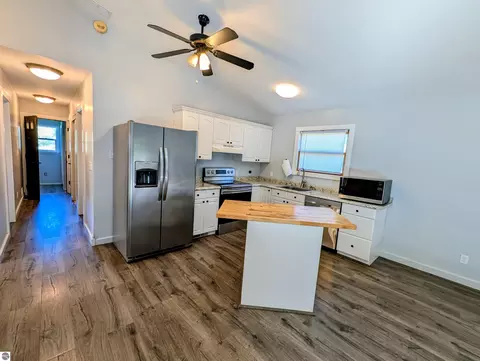 Kitchen - 903 W Deer Rd, Gladwin, MI 48624 photo 2 of 4