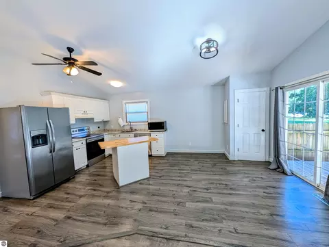 Kitchen - 903 W Deer Rd, Gladwin, MI 48624 photo 1 of 4