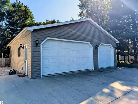 Other - 903 W Deer Rd, Gladwin, MI 48624 photo 2 of 9
