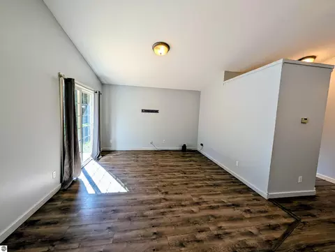 Living - 903 W Deer Rd, Gladwin, MI 48624 photo 2 of 4