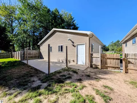 Exterior - 903 W Deer Rd, Gladwin, MI 48624 photo 3 of 11