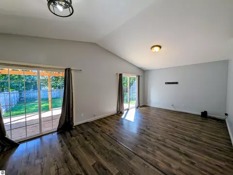 Living - 903 W Deer Rd, Gladwin, MI 48624 photo 3 of 4
