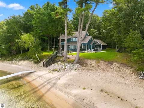 14851 Shipman Rd, Traverse City, MI 49686