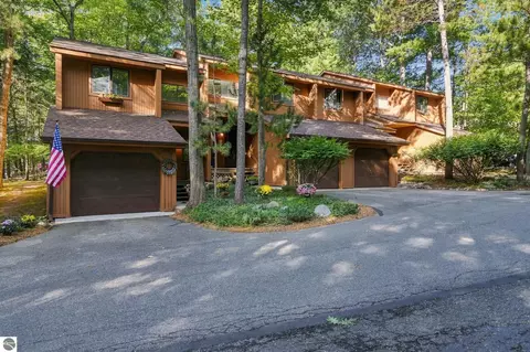 3919 Sherwood Forest Dr, Traverse City, MI 49686