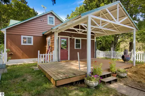 6727 Pierce Rd, Kingsley, MI 49649