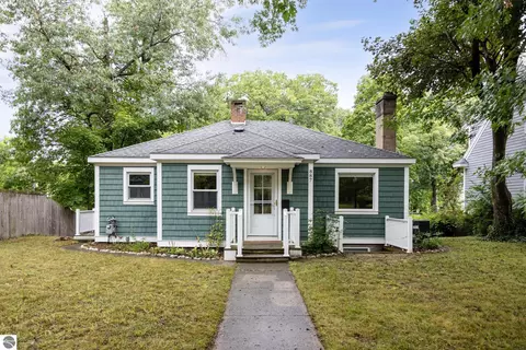 887 Washington St, Traverse City, MI 49686
