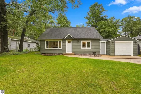 873 Indian Trail Blvd, Traverse City, MI 49686