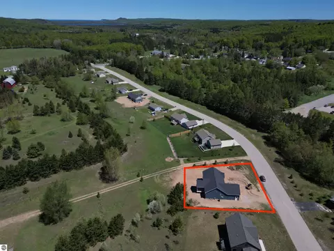 8552 S Olivia Dr, Maple City, MI 49664