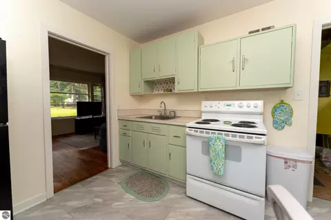 Kitchen - 1015 E 1015 12 E High St, Mount Pleasant, MI 48858 photo 6 of 7