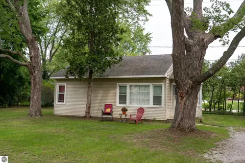 Exterior - 1015 E 1015 12 E High St, Mount Pleasant, MI 48858 photo 7 of 10