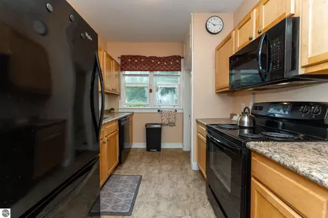 Kitchen - 1015 E 1015 12 E High St, Mount Pleasant, MI 48858 photo 1 of 7