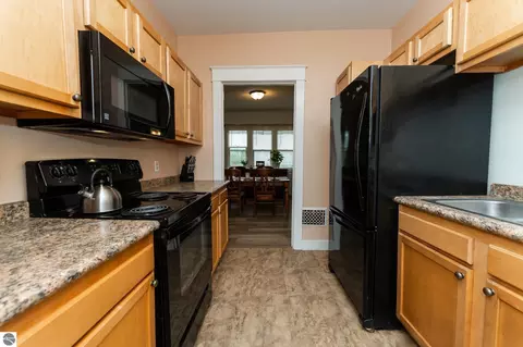 Kitchen - 1015 E 1015 12 E High St, Mount Pleasant, MI 48858 photo 3 of 7
