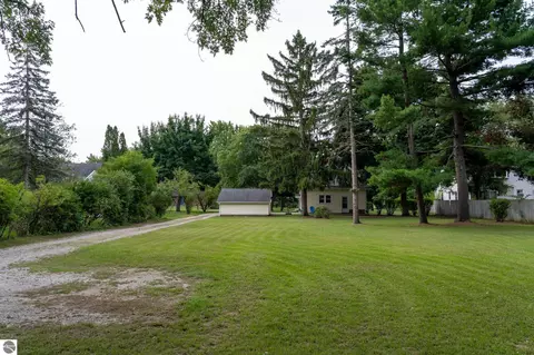 Exterior - 1015 E 1015 12 E High St, Mount Pleasant, MI 48858 photo 6 of 10