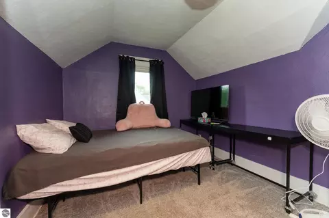 Bedroom - 1015 E 1015 12 E High St, Mount Pleasant, MI 48858 photo 5 of 12