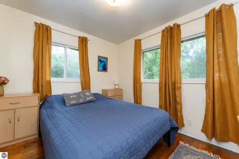 Bedroom - 1015 E 1015 12 E High St, Mount Pleasant, MI 48858 photo 9 of 12