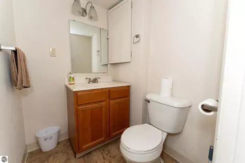 Bath - 1015 E 1015 12 E High St, Mount Pleasant, MI 48858 photo 5 of 6
