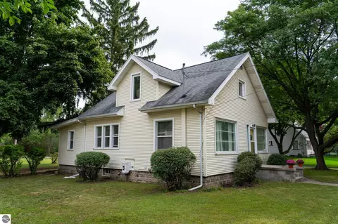 Exterior - 1015 E 1015 12 E High St, Mount Pleasant, MI 48858 photo 4 of 10