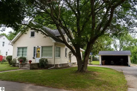 Exterior - 1015 E 1015 12 E High St, Mount Pleasant, MI 48858 photo 2 of 10