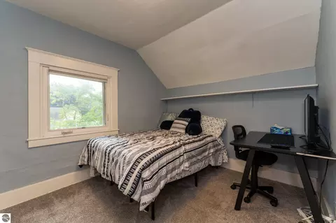 Bedroom - 1015 E 1015 12 E High St, Mount Pleasant, MI 48858 photo 4 of 12